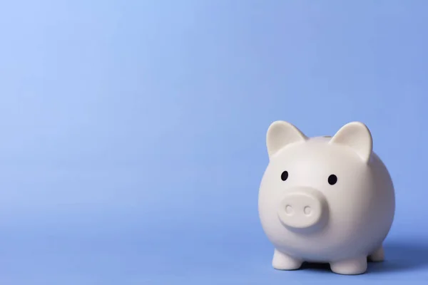 Piggy Bank Blauwe Achtergrond Inhoud Van Financiën Investeringen — Stockfoto