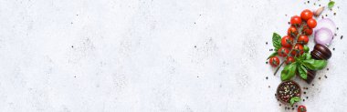 Yemek, yemek pişirmek için mutfak malzemeleri. Beton arka planda sebzeli resimler. Metin için alanı kopyala