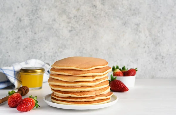 Stack Honey Pancakes Homemade Strawberry Pancakes Breakfast — Stock Photo, Image