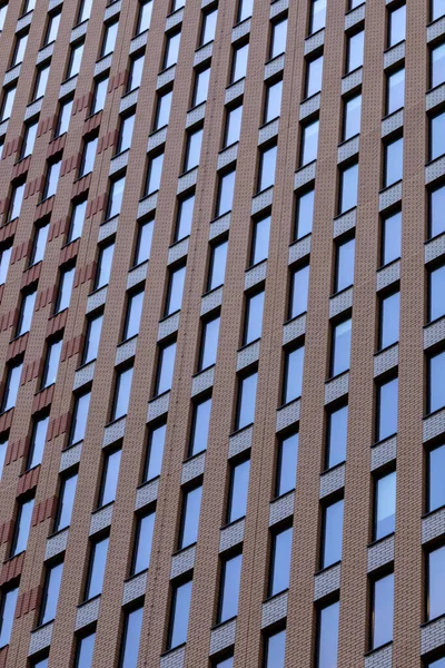 Arquitectura Moderna Minimalismo Fachada Edificio Ladrillo Gran Altura Con Ventanas — Foto de Stock