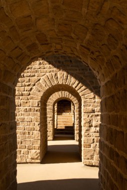 Orta Çağ 'ın mimarisi. Bir kalede bir grup kemer.