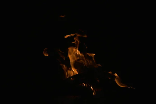 Вогонь Горить Вночі Чорний Фон — стокове фото