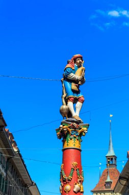 İsviçre 'nin Bern kentindeki Piper Fountain (Pfeiferbrunnen). Çeşme 1545-1546 yılları arasında inşa edildi. Yazar Hans Ging