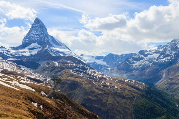 Naturskön Utsikt Snöig Matterhorn Bergstopp Solig Dag Med Blå Himmel — Stockfoto