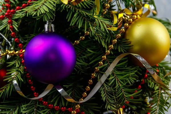 Schöner Weihnachtsschmuck Hängt Weihnachtsbaum — Stockfoto