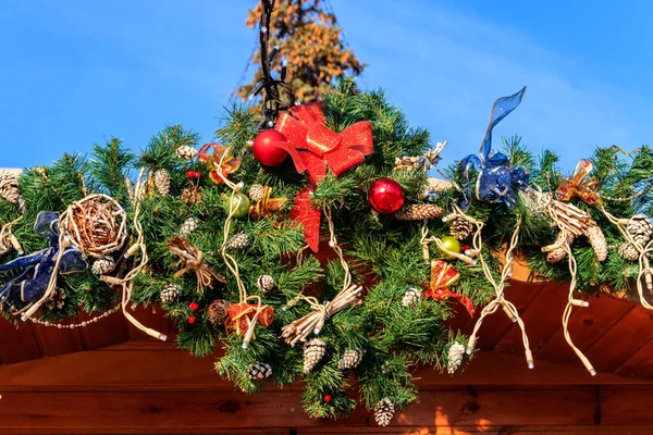 Piękne Dekoracje Boże Narodzenie Nowy Rok Wakacje Drewnianym Domu — Zdjęcie stockowe