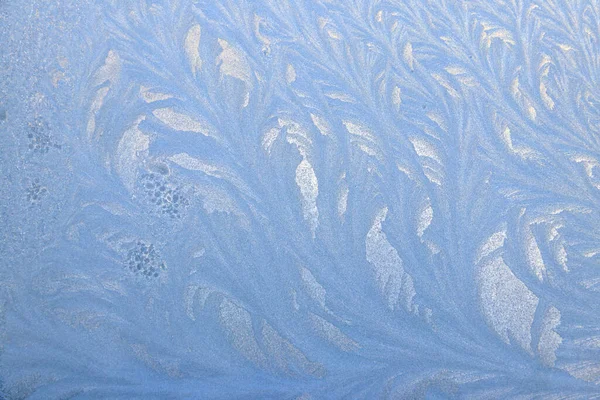 Wzór Mrozu Zamarzniętym Oknie Zimą Naturalne Tło Tekstura — Zdjęcie stockowe