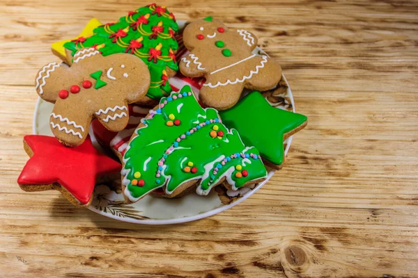 Plate Tasty Festive Christmas Gingerbread Cookies Shape Christmas Tree Gingerbread — Stock Photo, Image