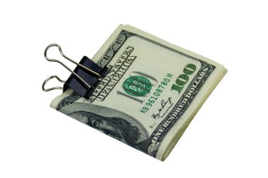 Beyaz arka planda izole edilmiş 100 dolarlık Amerikan banknotları.
