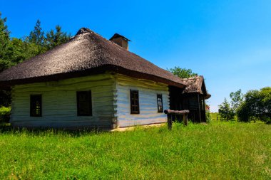 Ukrayna 'nın Kiev kenti yakınlarındaki Pyrohiv (Pirogovo) köyündeki antik Ukrayna kırsal evi