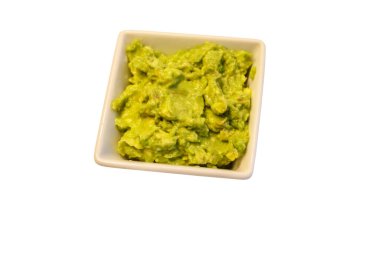 Bir kase guacamole beyaz arka planda izole