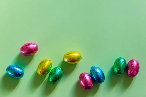 Easter Chocolate Eggs Foil Green Background Top View — Stock Photo, Image
