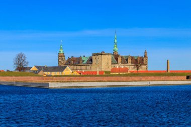 Helsingor (Elsinore), Danimarka 'da Kronborg Kalesi ve Öresund Boğazı