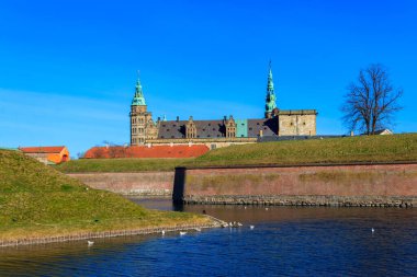 Helsingor (Elsinore), Danimarka 'da Kronborg Kalesi ve Öresund Boğazı