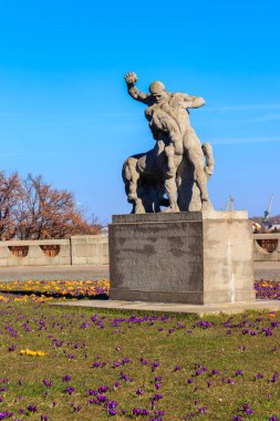 Herkül heykeli Polonya 'nın Szczecin kentinde Centaur ile savaşıyor.