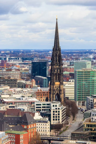 ドイツのハンブルク市内中心部の空中写真 聖ミカエル教会の鐘楼からの眺め — ストック写真