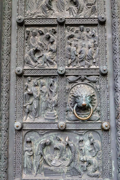 Двери Собора Святого Петра Бремене Германия — стоковое фото