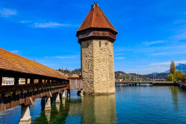Chapel Bridge Spanning River Reuss City Lucerne Switzerland — Stock Photo, Image