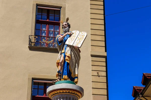 Фонтан Моисея Mosesbrunnen Является Фонтаном Munsterplatz Старом Городе Берна Швейцария — стоковое фото