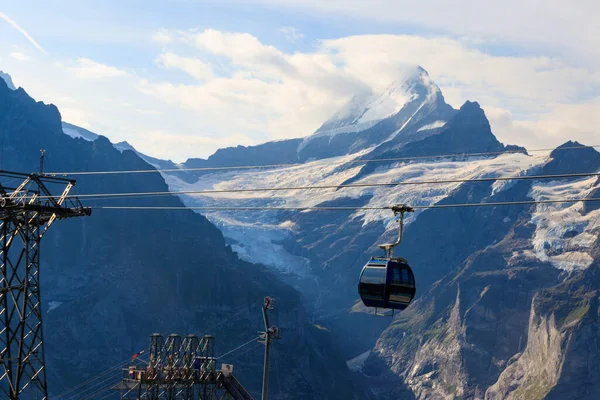 Bovengrondse Kabelbaan Naar First Mountain Grindelwald Zwitserland — Stockfoto