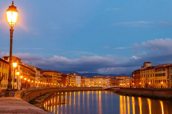 Talya Alacakaranlık Taki Eski Pisa Arno Nehrinin Panoramik Manzarası Gece — Stok fotoğraf