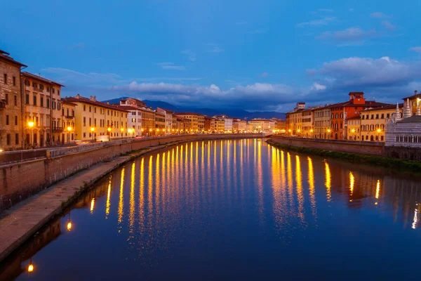Talya Alacakaranlık Taki Eski Pisa Arno Nehrinin Panoramik Manzarası Gece — Stok fotoğraf