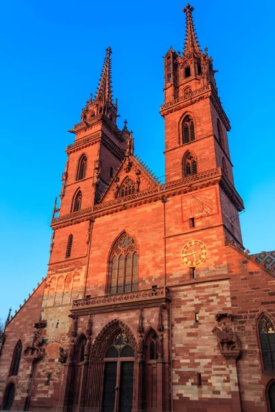 瑞士巴塞尔明斯特大教堂的立面 — 图库照片