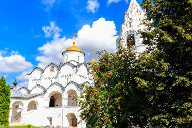 Rusya, Suzdal 'daki şefaat katedrali (Pokrovsky) manastırı. Rusya 'nın altın yüzüğü