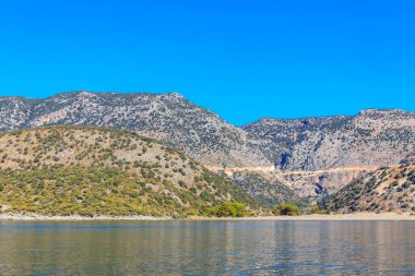 Türkiye 'nin Antalya ilinin Demre ilçesi yakınlarındaki Taurus dağları ve Akdeniz manzarası