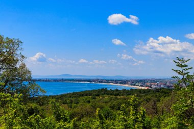 Bulgaristan 'da Sunny Beach tatil beldesi ve Karadeniz' in havadan görünüşü