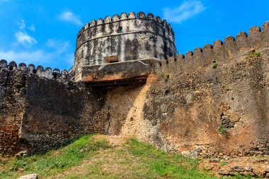 Eski Fort, Tanzanya 'nın Zanzibar kentindeki Stone Town' da bulunan bir kaledir.