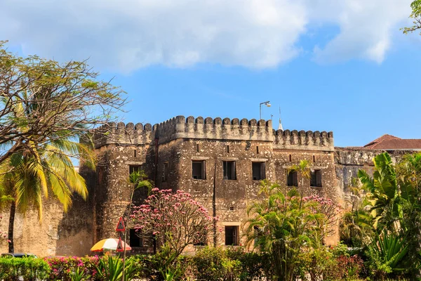 Eski Fort, Tanzanya 'nın Zanzibar kentindeki Stone Town' da bulunan bir kaledir.