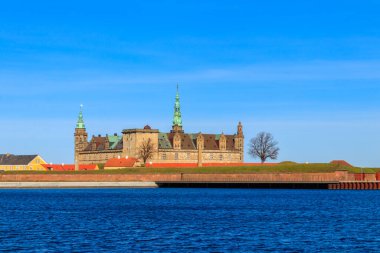 Helsingor (Elsinore), Danimarka 'da Kronborg Kalesi ve Öresund Boğazı