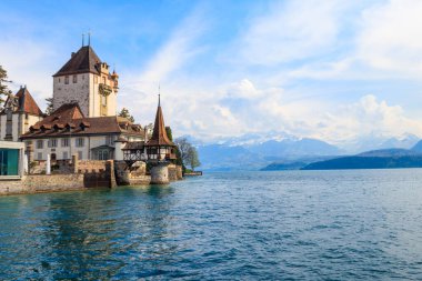Oberhofen kalede lake thun, İsviçre