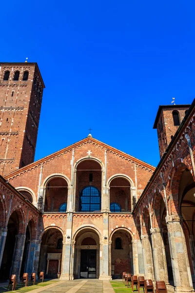 İtalya, Milano 'da Sant' Ambrogio Bazilikası