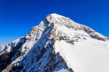 İsviçre 'nin Bernese Oberland bölgesindeki Bernese Alpleri' nin Eiger Dağı manzarası. Jungfrau bölgesi