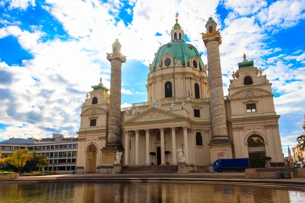 Церква Сент Чарльз Карлськірхе Відні Австрія — стокове фото