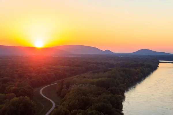 Widok Dunaj Tarasu Widokowego Most Bratysławie Słowacja Zachodzie Słońca — Zdjęcie stockowe