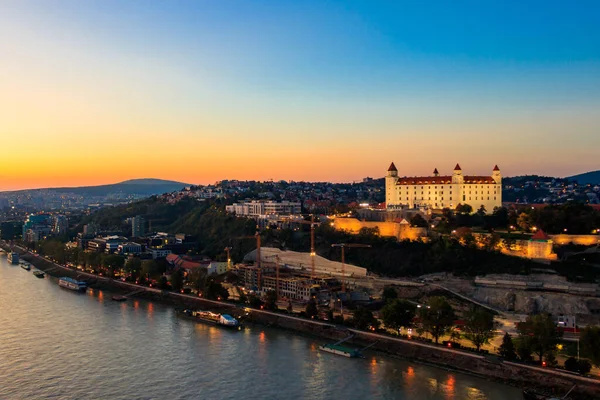 Вид Замок Братислави Старе Місто Дунай Оглядової Палуби Міст Братиславі — стокове фото