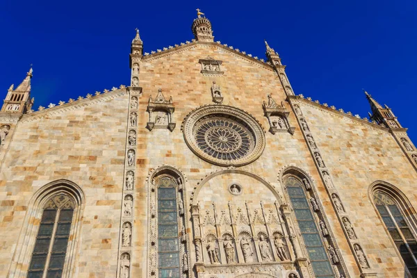 Santa Maria Assunta Katedrali, Como, Lombardy, İtalya 'da Como Katedrali olarak bilinir.