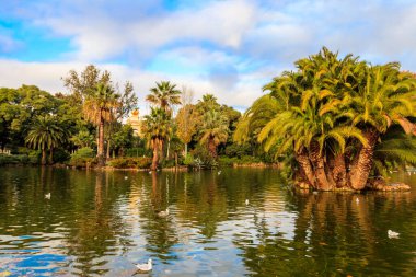 İspanya, Barcelona Ciutadella Parkı 'nda göl