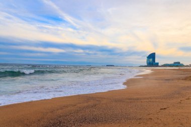 Barcelona, Katalonya, İspanya 'daki Barceloneta plajı manzarası