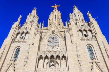 Barselona, Katalonya, İspanya 'daki Tibidabo Dağı zirvesinde İsa' nın Kutsal Kalbi 'nin Expiatory Kilisesi