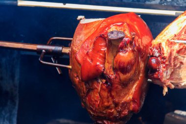 Çek füme jambon Prag sokaklarında mangal tükürüğü kızartıcısı, Çek Cumhuriyeti