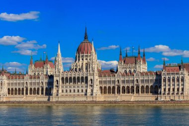 Macaristan, Budapeşte 'deki Parlamento binası ve Tuna Nehri manzarası