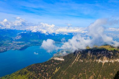 İsviçre, Niederhorn 'dan Thun Gölü (Thunersee) manzarası