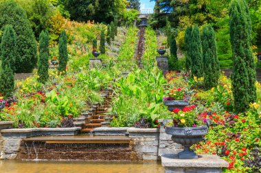 Almanya, Constance Gölü 'ndeki Mainau adasındaki İtalyan çiçek suyu merdivenleri.