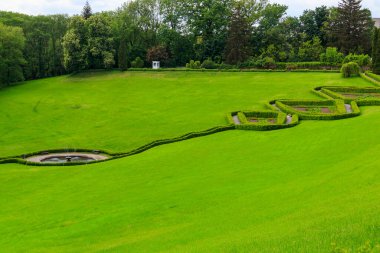 Uman, Ukrayna 'daki Sofiyivka parkındaki Parterre Amfitiyatrosunun manzarası
