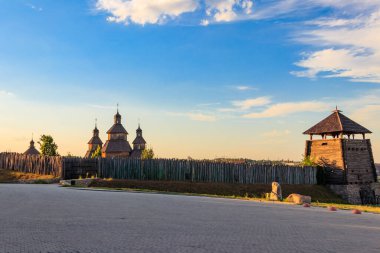 Ukrayna, Zaporizhia 'daki Khorytsia adasında Ortaçağ ahşap Zaporozhian Sich' i