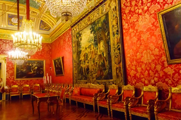 Cenova, İtalya - 6 Kasım 2022: İtalya 'daki Ceneviz Sarayı (Palazzo reale)